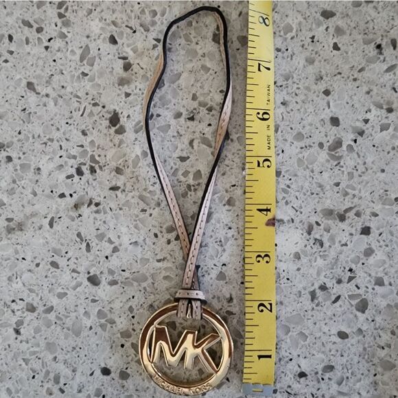 Michael Kors Hang Tag  - Picture 5 of 8